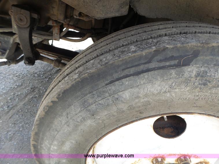 image for item L6223 1988 Kenworth T800 semi truck