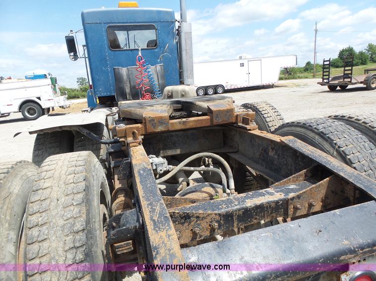 image for item L6223 1988 Kenworth T800 semi truck