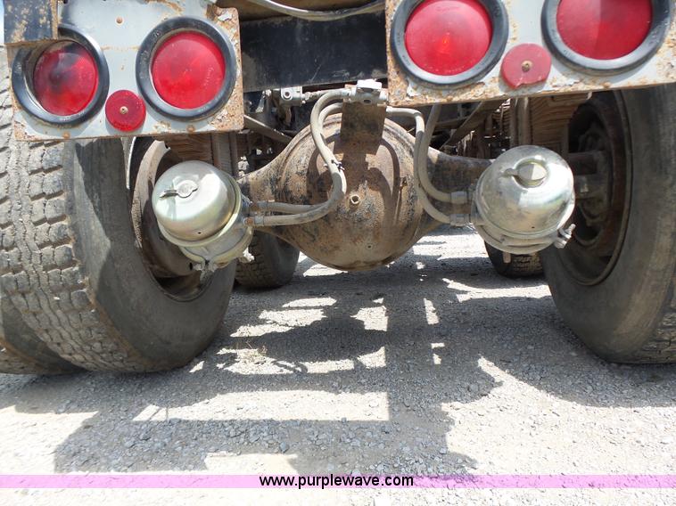 image for item L6223 1988 Kenworth T800 semi truck