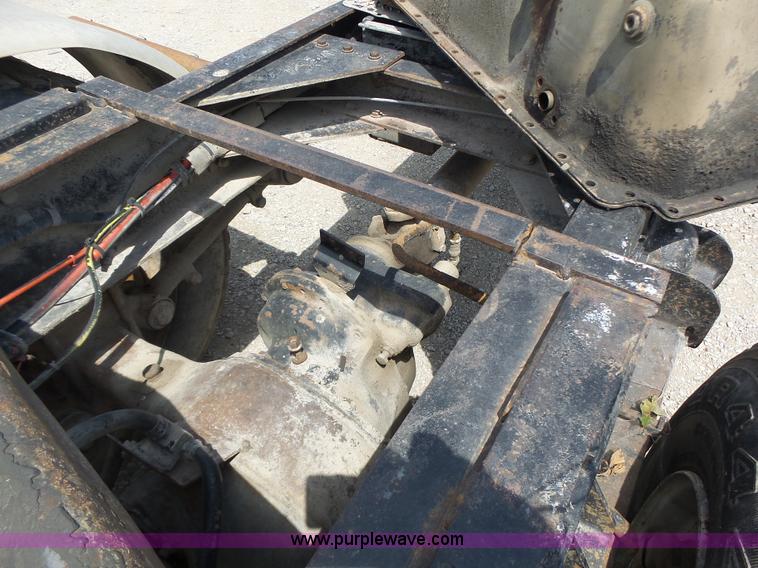 image for item L6223 1988 Kenworth T800 semi truck