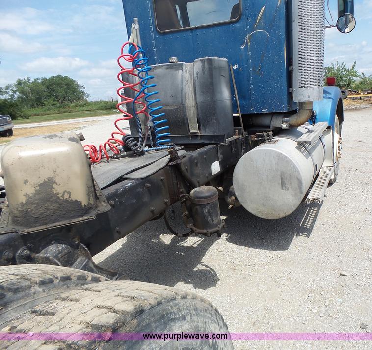 image for item L6223 1988 Kenworth T800 semi truck