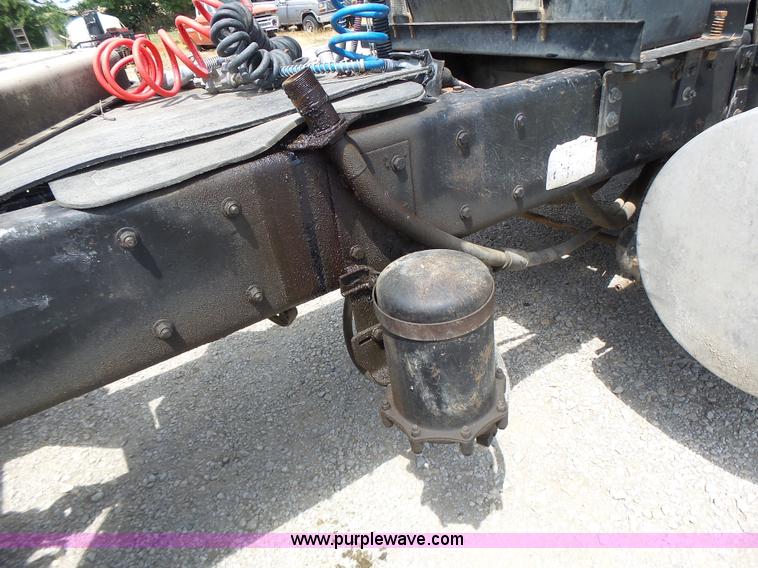 image for item L6223 1988 Kenworth T800 semi truck