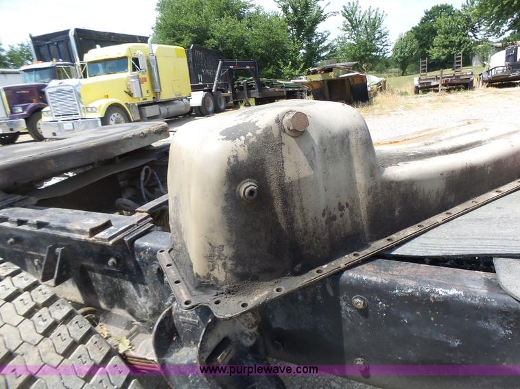 image for item L6223 1988 Kenworth T800 semi truck