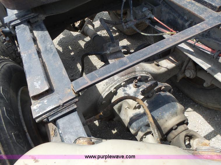 image for item L6223 1988 Kenworth T800 semi truck