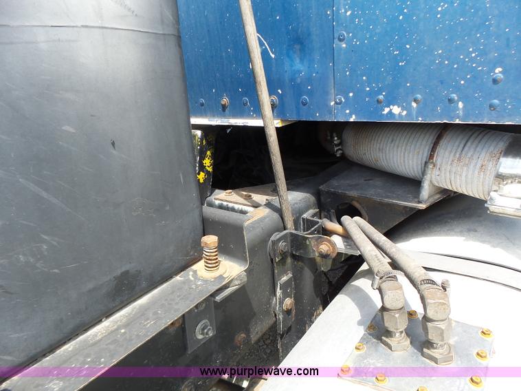 image for item L6223 1988 Kenworth T800 semi truck