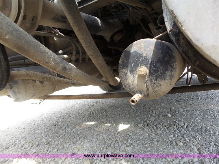 image for item L6223 1988 Kenworth T800 semi truck