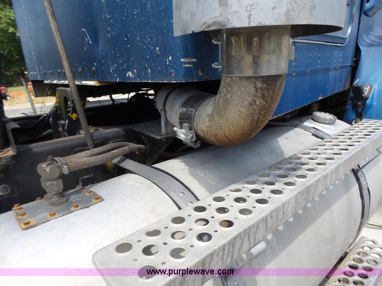 image for item L6223 1988 Kenworth T800 semi truck