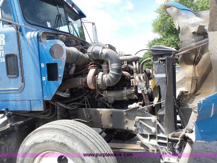 image for item L6223 1988 Kenworth T800 semi truck