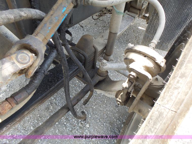 image for item L6223 1988 Kenworth T800 semi truck