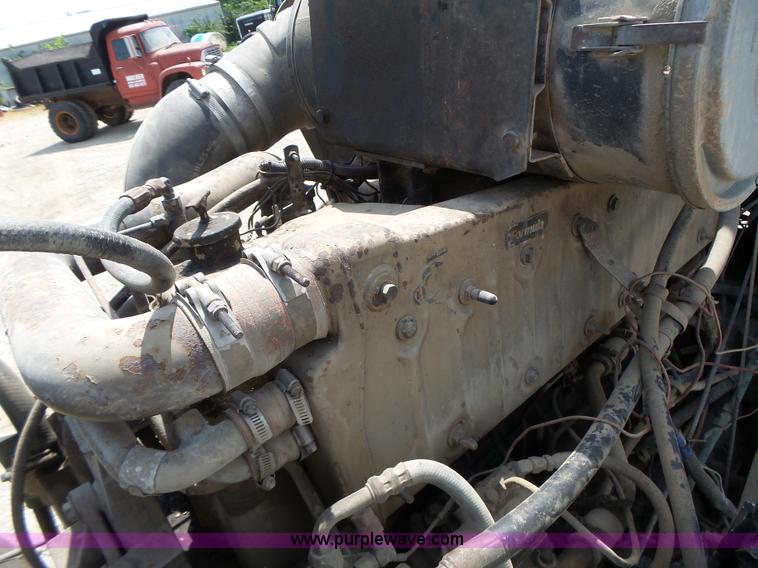 image for item L6223 1988 Kenworth T800 semi truck