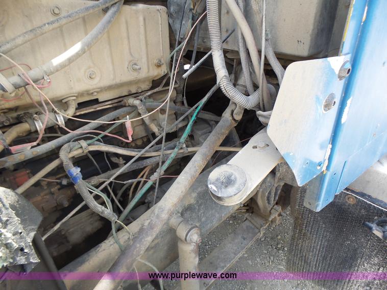 image for item L6223 1988 Kenworth T800 semi truck