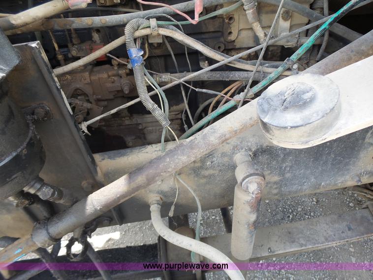 image for item L6223 1988 Kenworth T800 semi truck