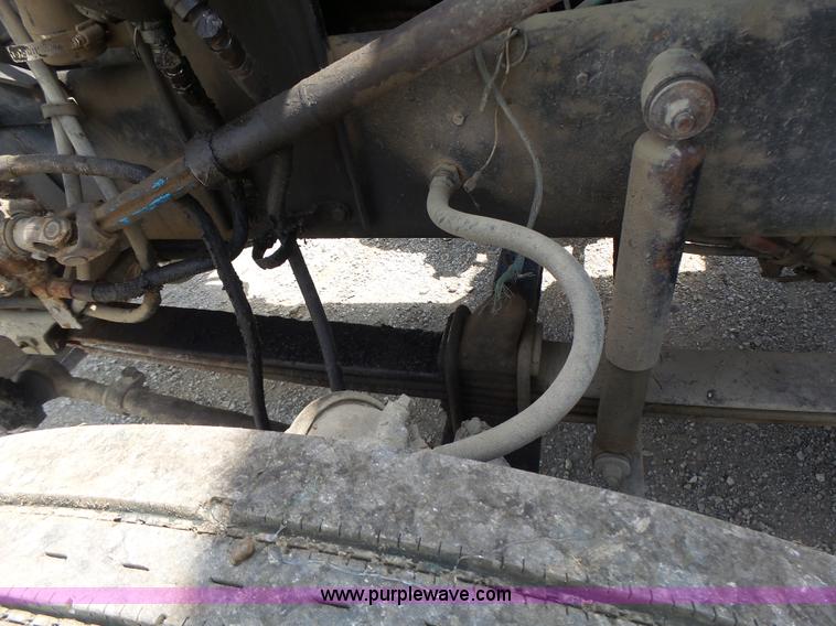 image for item L6223 1988 Kenworth T800 semi truck