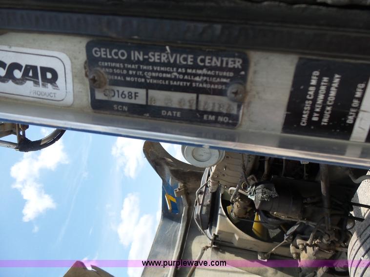 image for item L6223 1988 Kenworth T800 semi truck