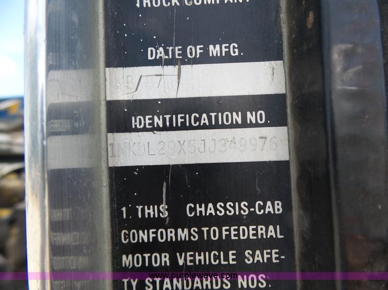 image for item L6223 1988 Kenworth T800 semi truck