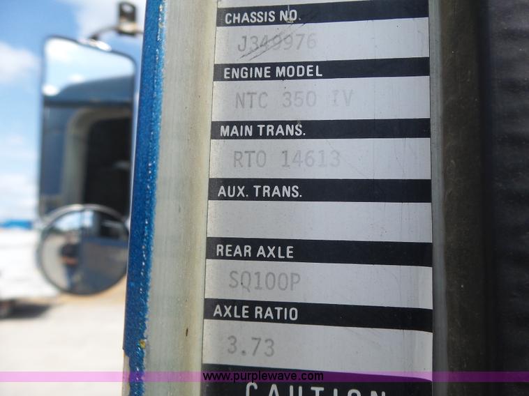 image for item L6223 1988 Kenworth T800 semi truck