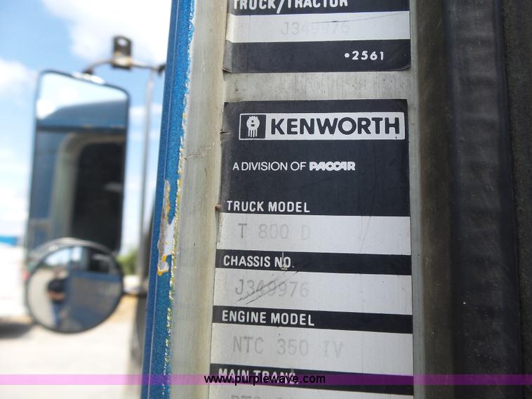 image for item L6223 1988 Kenworth T800 semi truck