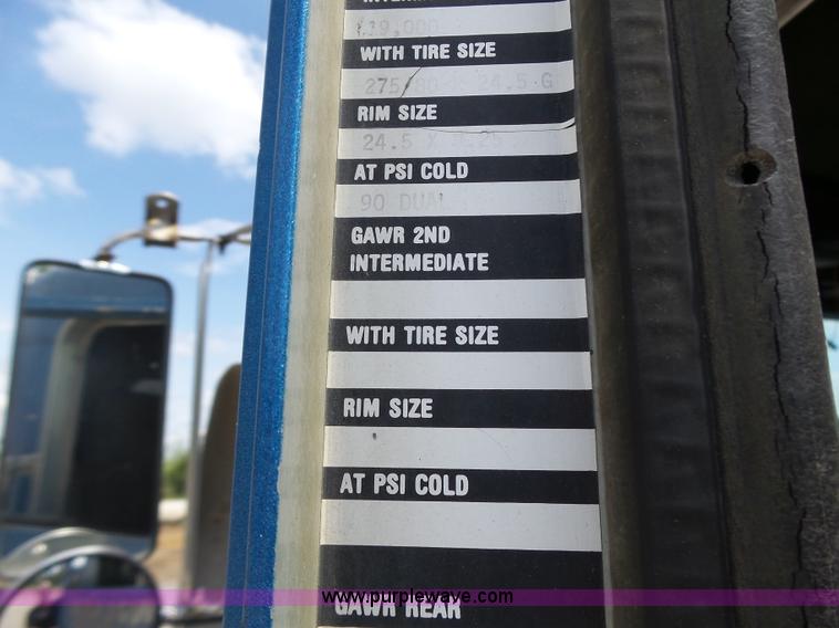 image for item L6223 1988 Kenworth T800 semi truck