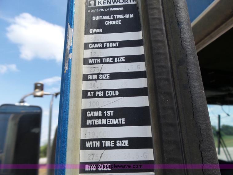 image for item L6223 1988 Kenworth T800 semi truck