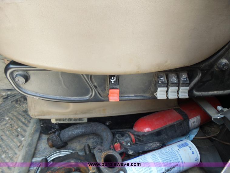 image for item L6223 1988 Kenworth T800 semi truck