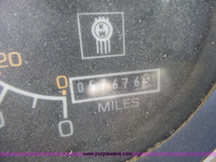 image for item L6223 1988 Kenworth T800 semi truck