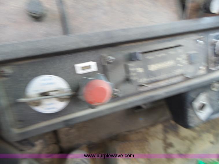 image for item L6223 1988 Kenworth T800 semi truck