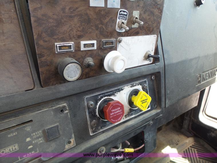 image for item L6223 1988 Kenworth T800 semi truck