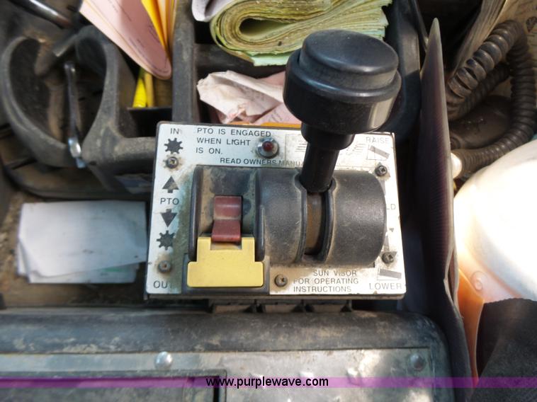 image for item L6223 1988 Kenworth T800 semi truck