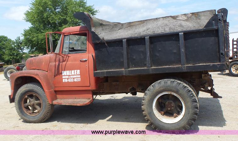 image for item L6224 1963 International 1600 dump truck