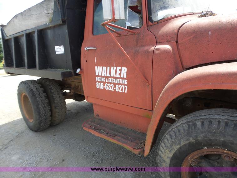 image for item L6224 1963 International 1600 dump truck