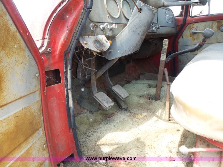 image for item L6224 1963 International 1600 dump truck