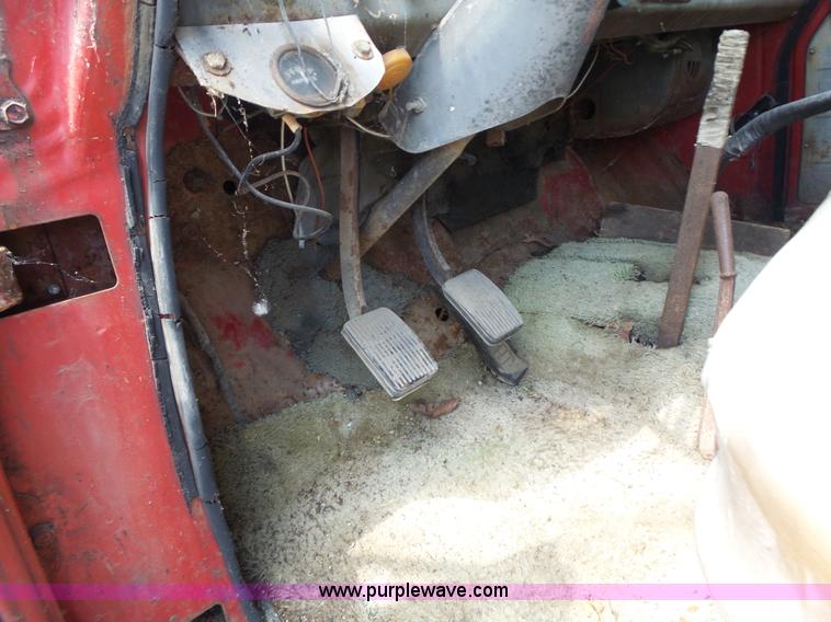 image for item L6224 1963 International 1600 dump truck