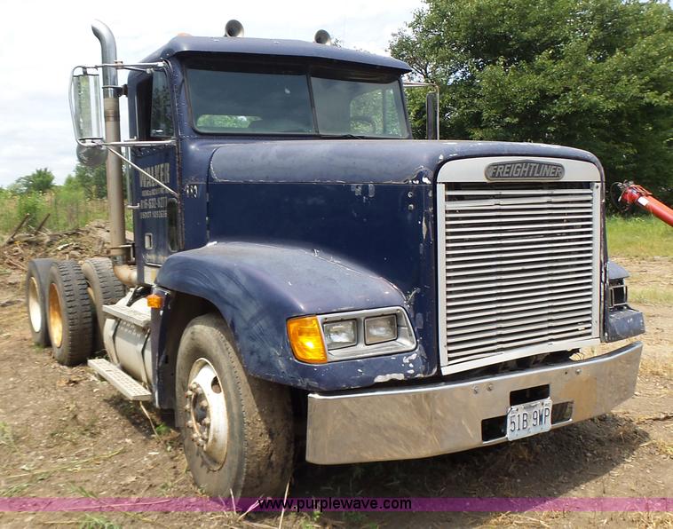image for item L6227 1992 Freightliner FLD semi truck