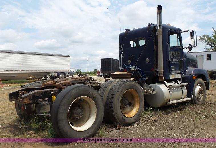 image for item L6227 1992 Freightliner FLD semi truck
