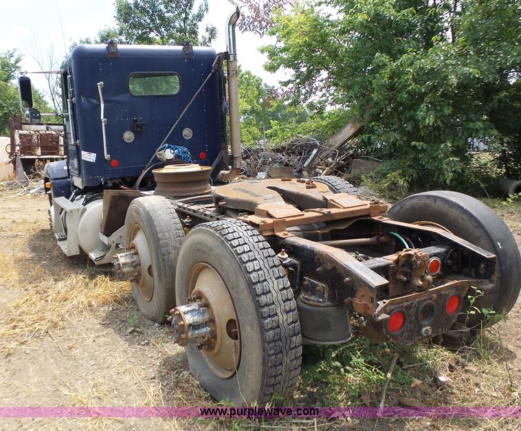 image for item L6227 1992 Freightliner FLD semi truck