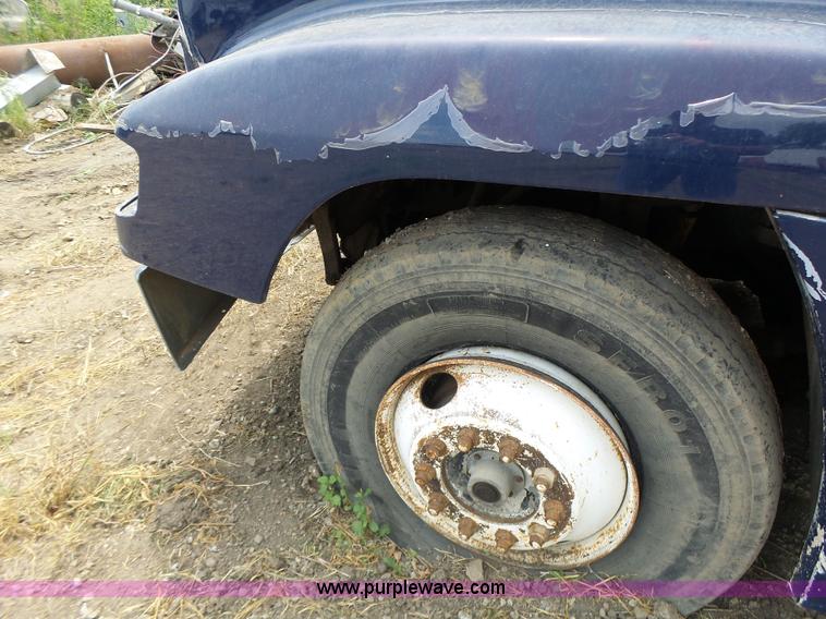 image for item L6227 1992 Freightliner FLD semi truck