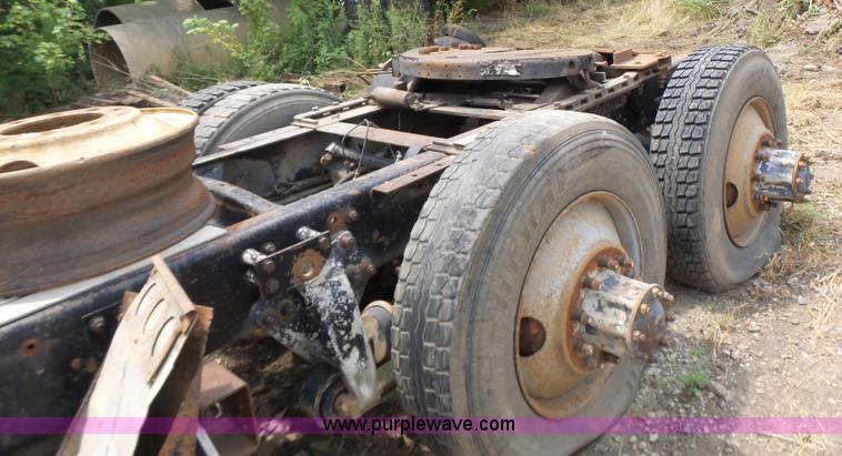 image for item L6227 1992 Freightliner FLD semi truck