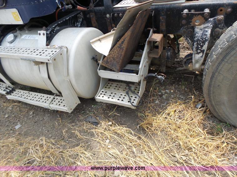 image for item L6227 1992 Freightliner FLD semi truck