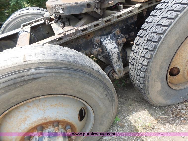 image for item L6227 1992 Freightliner FLD semi truck