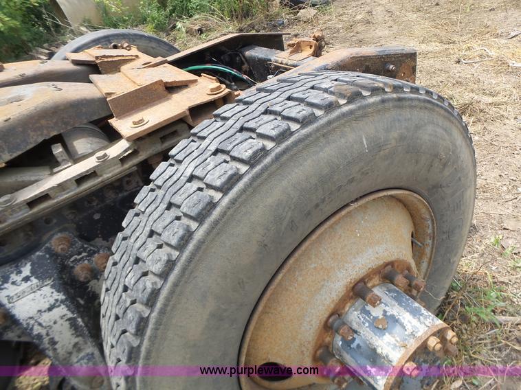 image for item L6227 1992 Freightliner FLD semi truck