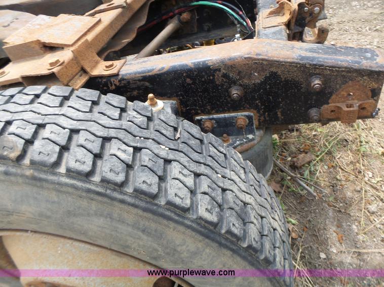 image for item L6227 1992 Freightliner FLD semi truck