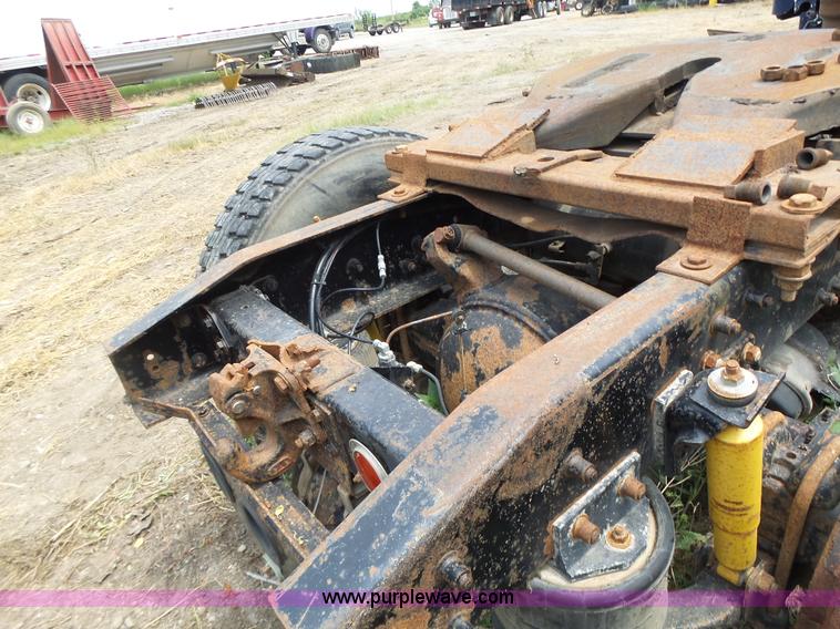 image for item L6227 1992 Freightliner FLD semi truck