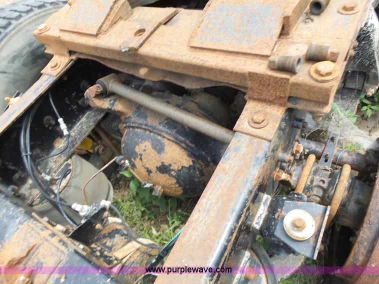 image for item L6227 1992 Freightliner FLD semi truck