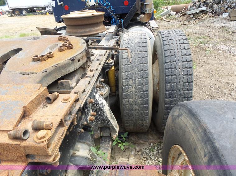 image for item L6227 1992 Freightliner FLD semi truck