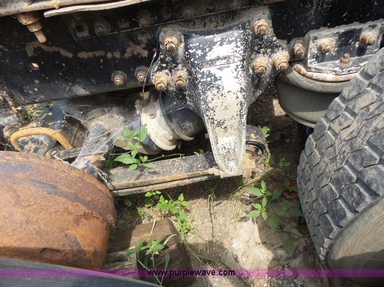 image for item L6227 1992 Freightliner FLD semi truck