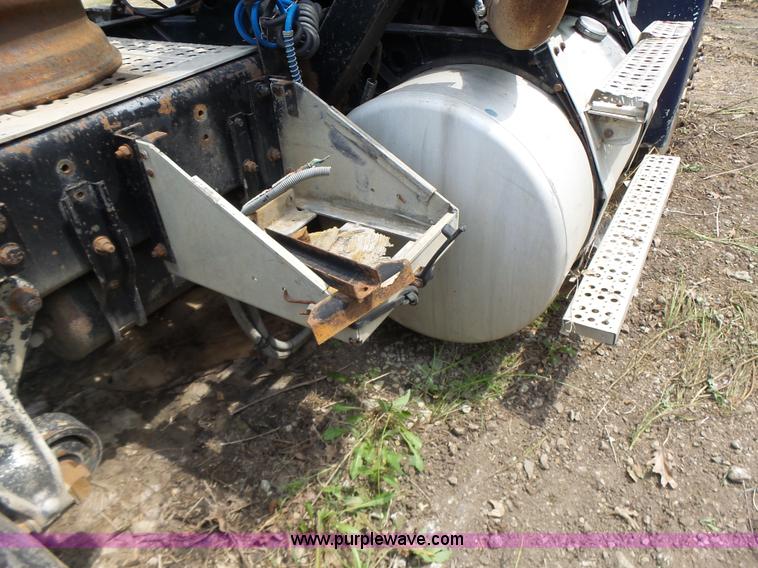 image for item L6227 1992 Freightliner FLD semi truck