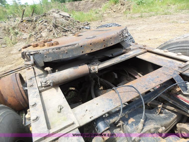 image for item L6227 1992 Freightliner FLD semi truck