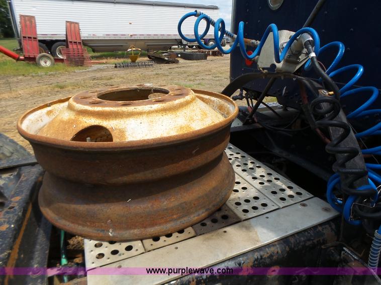 image for item L6227 1992 Freightliner FLD semi truck