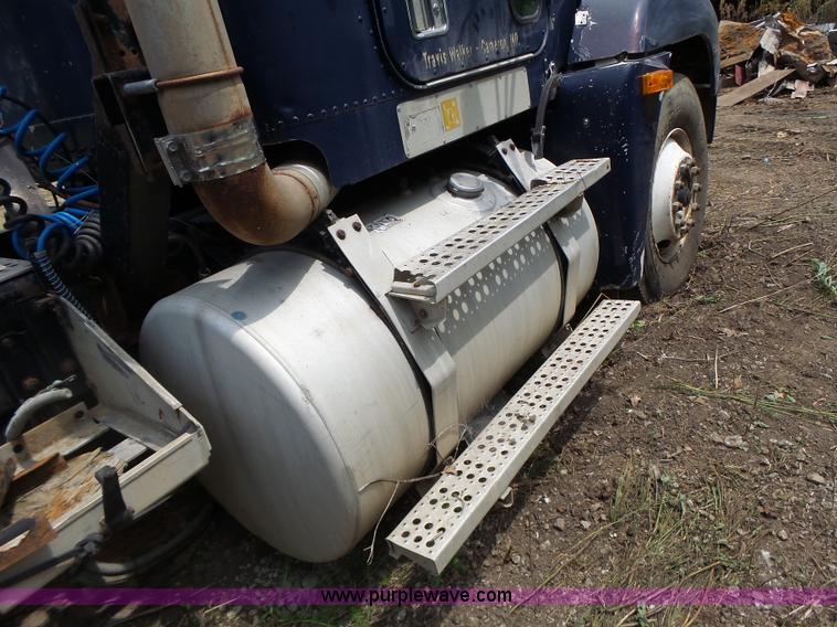 image for item L6227 1992 Freightliner FLD semi truck