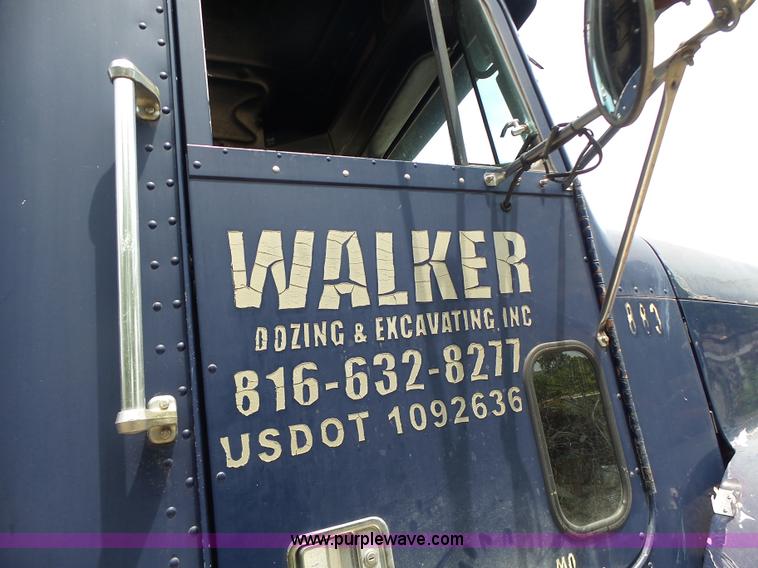 image for item L6227 1992 Freightliner FLD semi truck